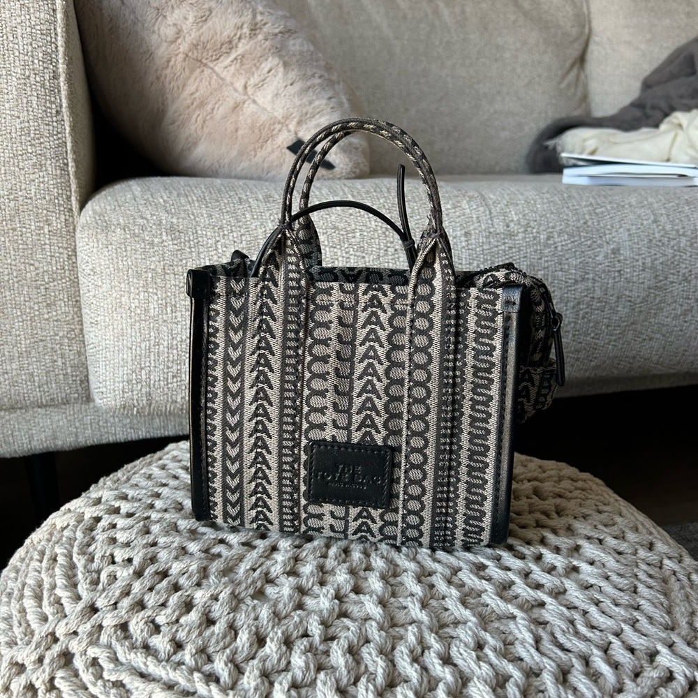Marc Jacobs “the Tote bag” nano size (Monogram)